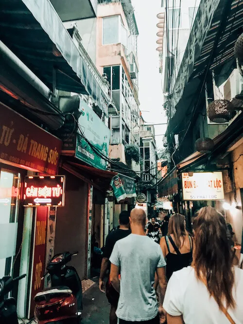 Hanoi Street Food Tour in alleyway