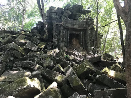 Beng Mealea ruins surrounding tower