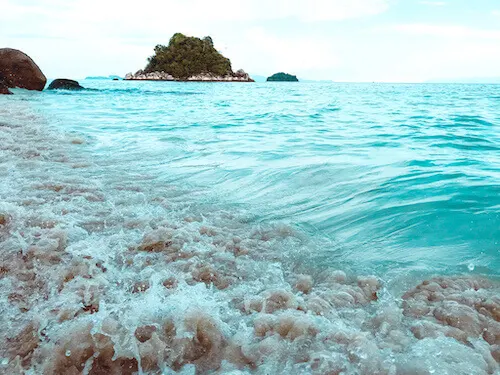 Waves coming to shore, Koh Lipe Itinerary