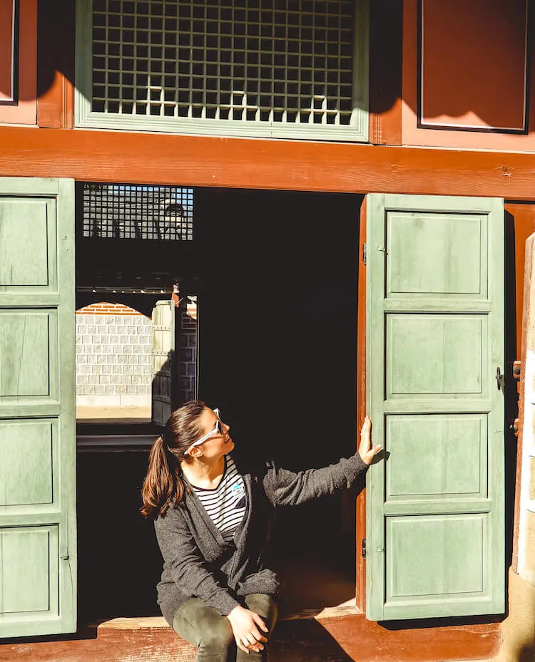 Kat resting and admiring the details at Gyeongbokgung Palace in Seoul