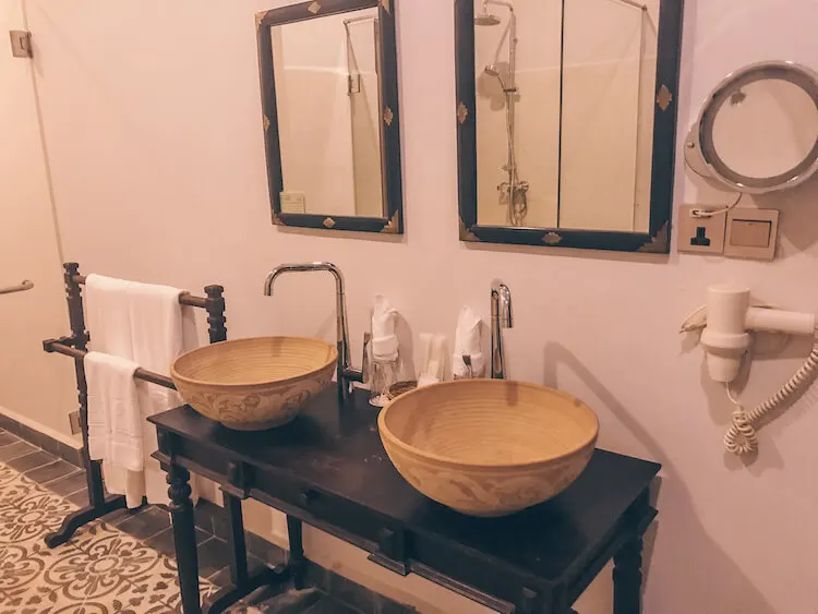 Mane Boutique Hotel bathroom