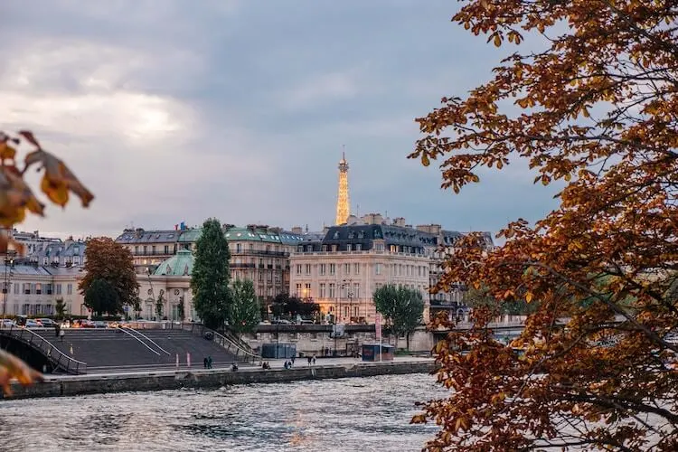 Sienne River and Eiffel Tower in the Fall: places to travel to this fall