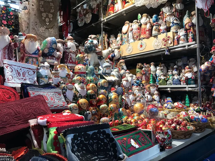 Souvenir stands at Central Market Hall