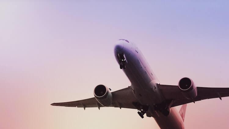 Airplane mid flight