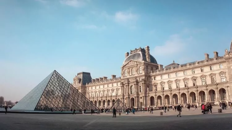 The Louvre entrance- Best Virtual Art Museum Tours