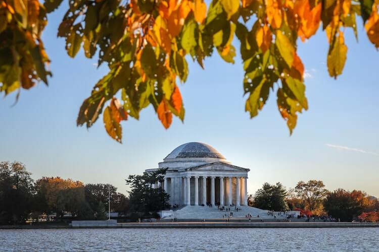 Jefferson Memorial vizavi de bazinul mareelor - lucruri de făcut în DC în 3 zile