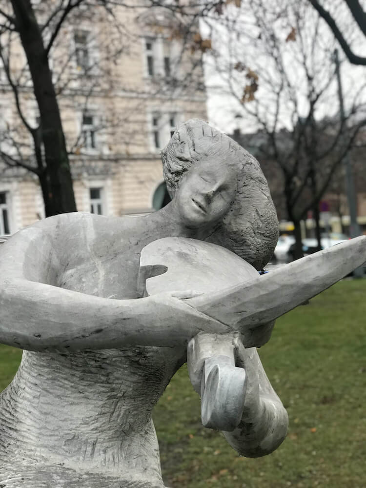 Statue playing the violin in Vienna, Austria