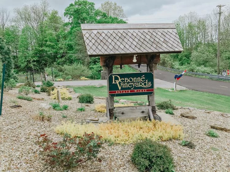 Debonne Vineyards Sign