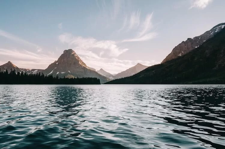 Mountain lake in Glacier National Park - Best Honeymon Destinations in the USA