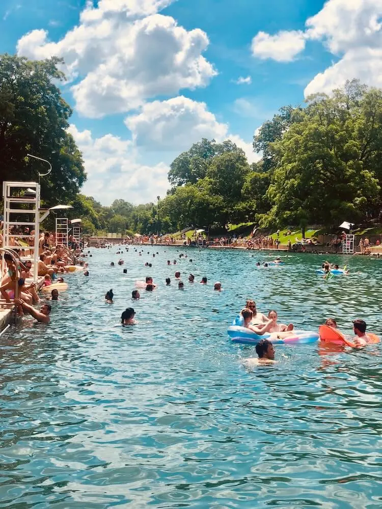 Weekend in Austin | People floating and hanging out in Barton Springs