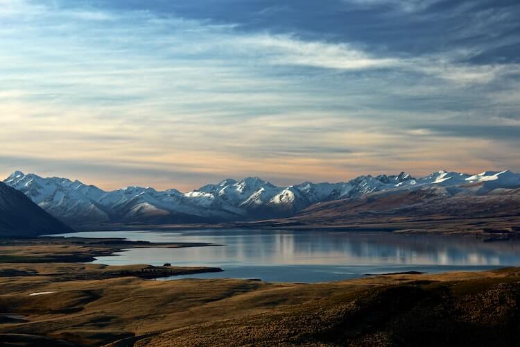 New Zealand landscapes with mountains and a lake