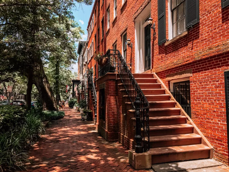 Streets of Savannah and historic buildings