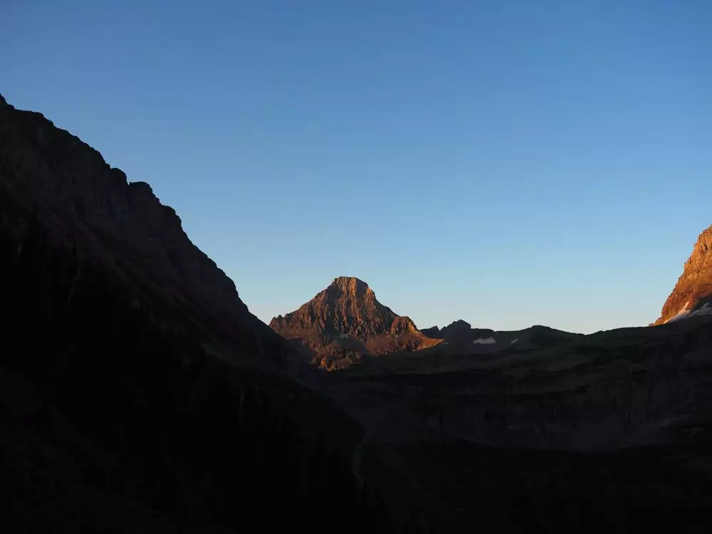 Mountains around sunrise along the Highline Trail