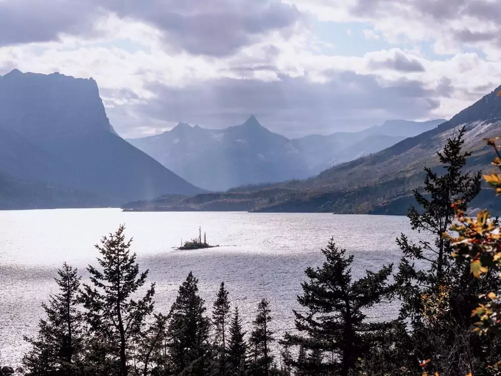 Wild Goose Island Overlook with the island in the middle of the lake