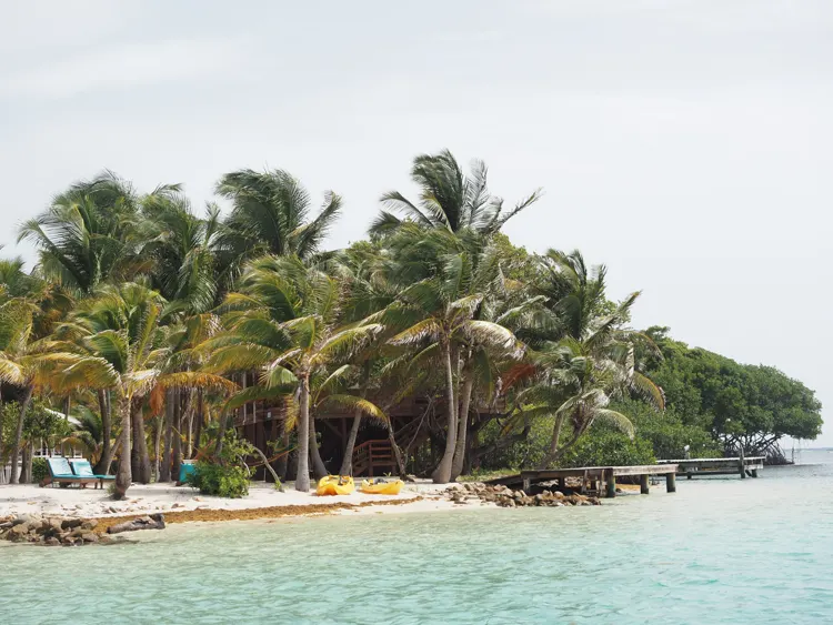 Thatche Caye views from the water | Belize Honeymoon