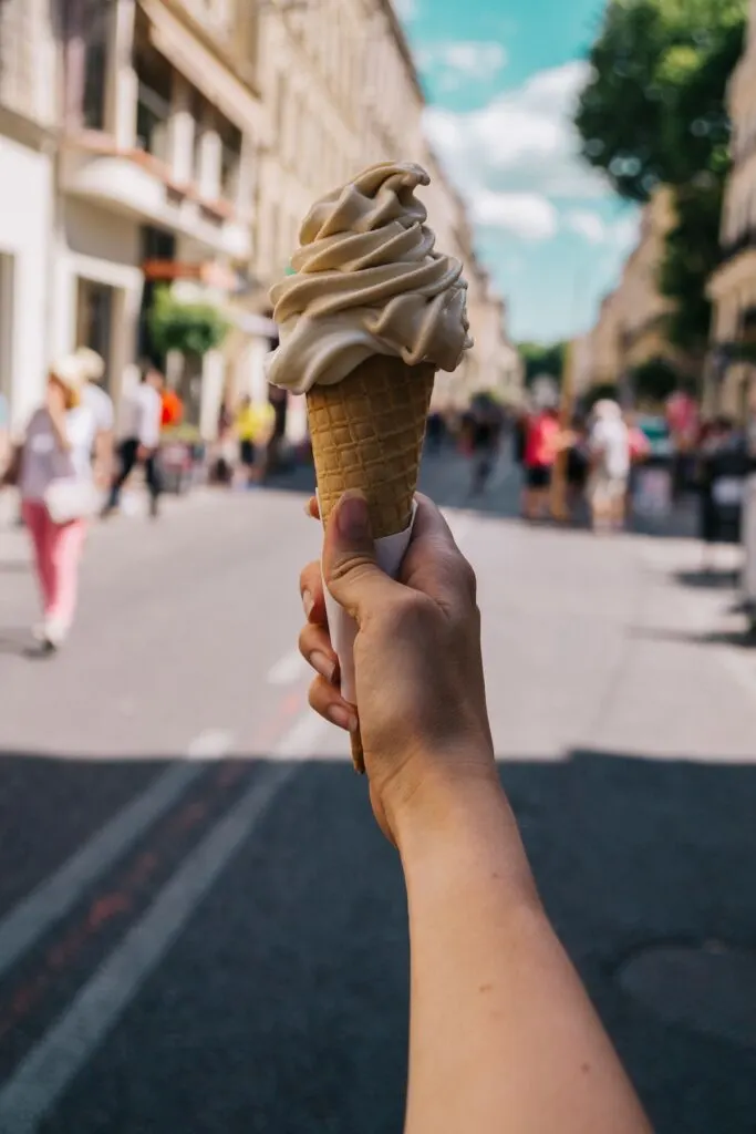 Ice cream in the middle of Avignon