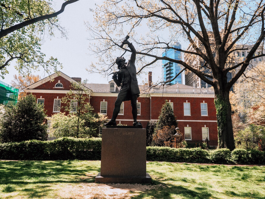 Statue in the middle of Independence Hall National Historic Park