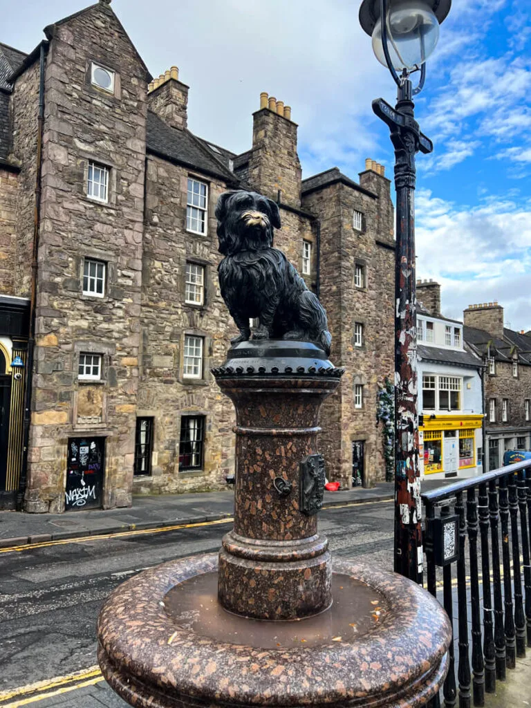 Greyfriar's Bobby monument