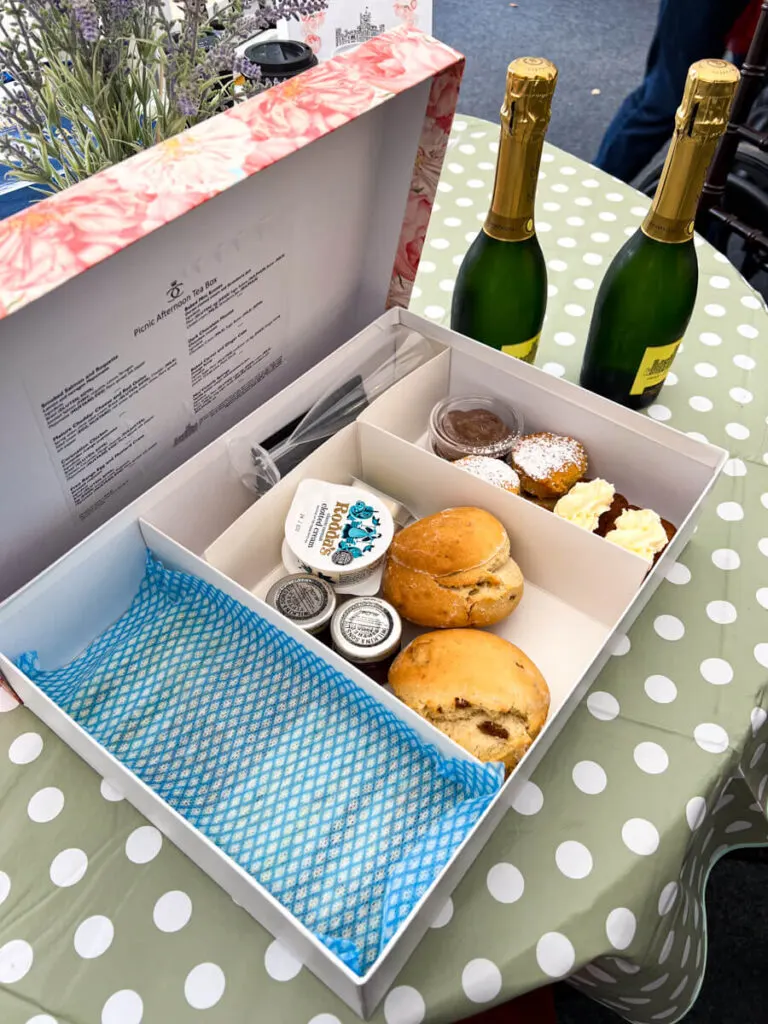 Picnic lunch at Highclere Castle with scones and Champagne