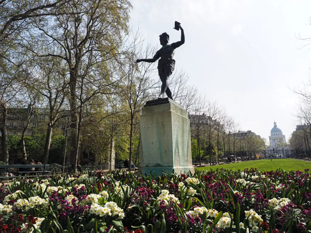 Statue in Edinburgh