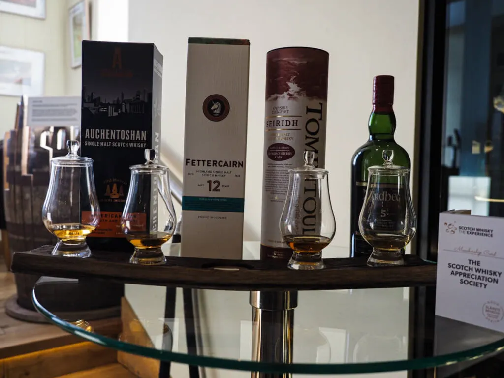 Tasting 4 drams at the Scotch Whisky Experience