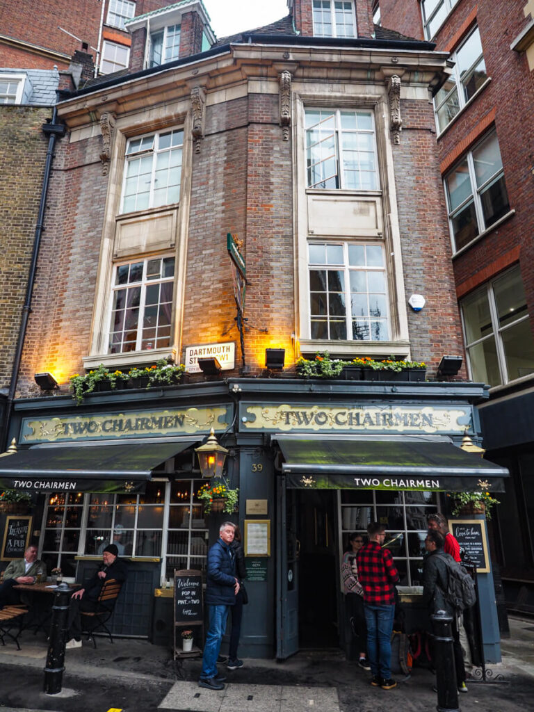 Two Chairmen pub in London