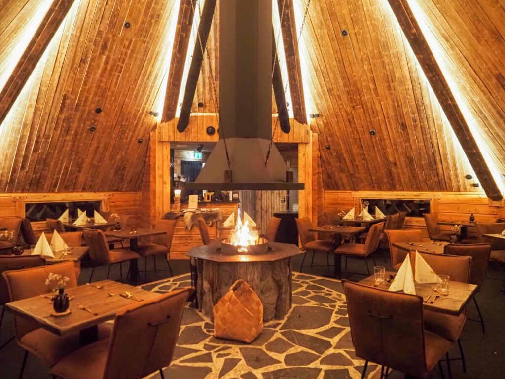 Restaurant Kota interior at Apukka Resort