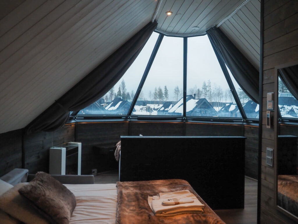 pull out couch and room at Apukka Resort