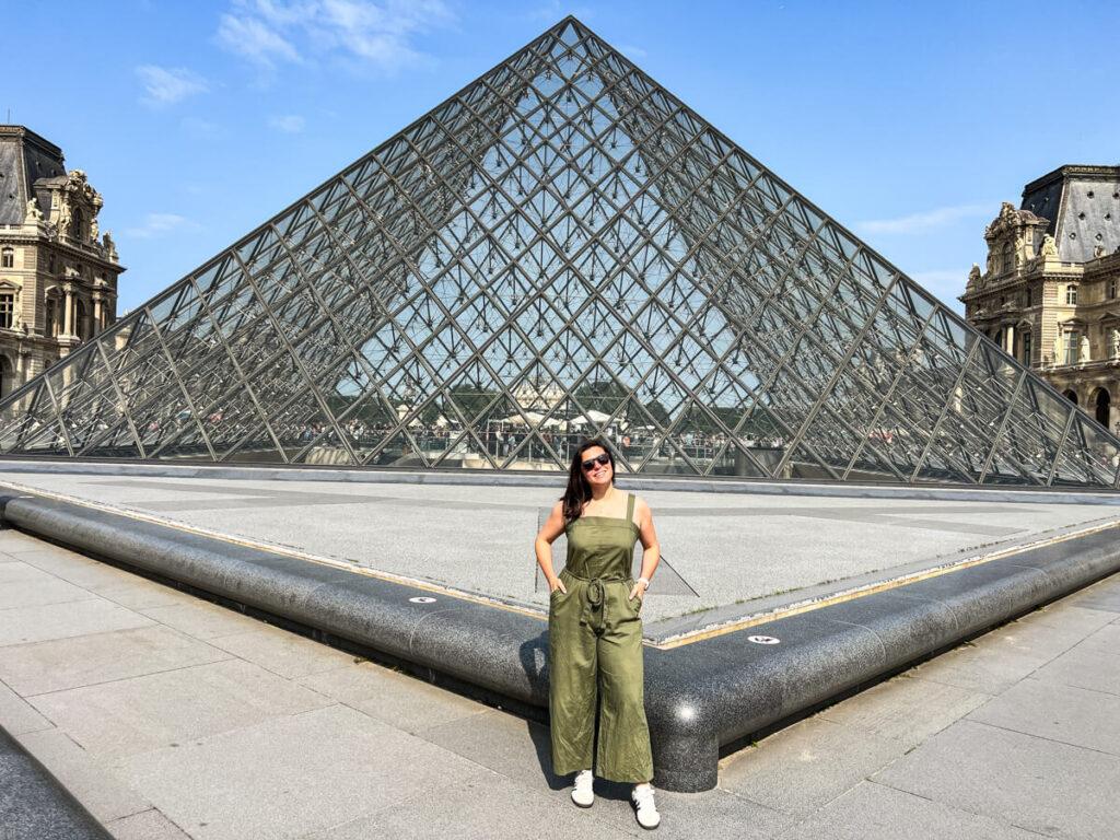 Kat in front of the Louvre in Summer