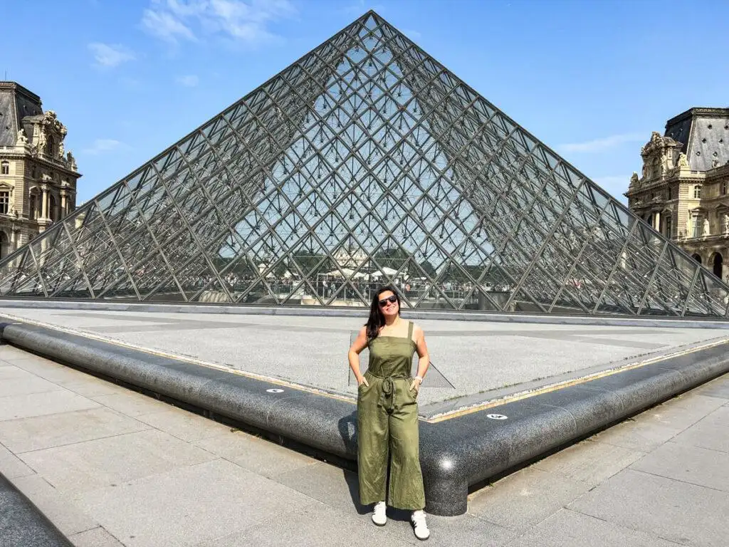Kat in front of the Louvre in Summer