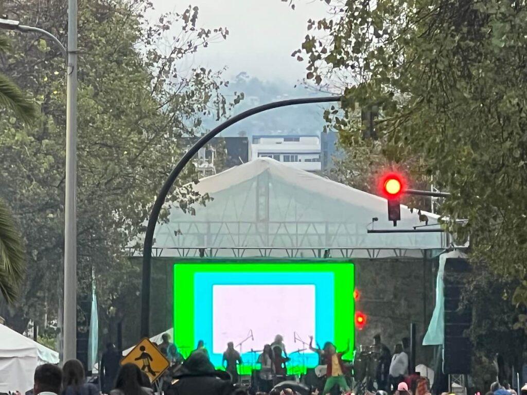 Concert on Av. Río Amazonas