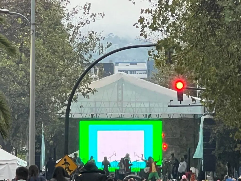 Concert on Av. Río Amazonas